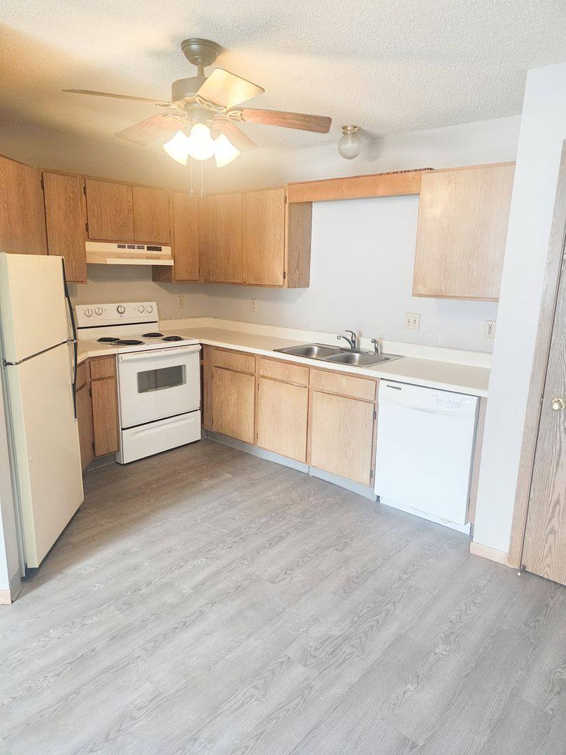 Apartment for rent at 500-510 E 17th St S, Newton, IA 50208
