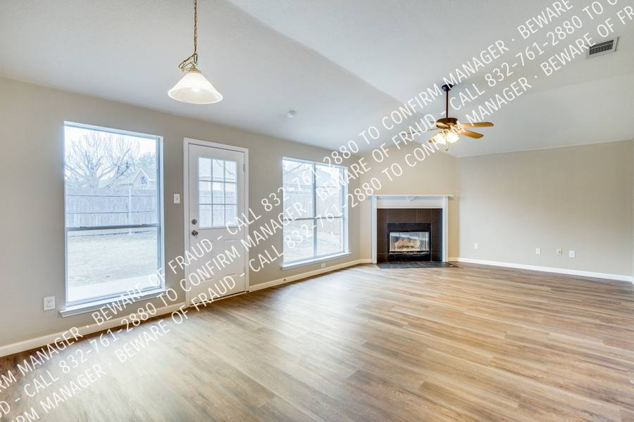 House for rent at 905 Chestnut Ave, Burleson, TX 76028