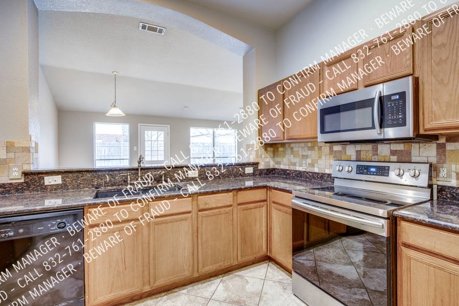 House for rent at 905 Chestnut Ave, Burleson, TX 76028