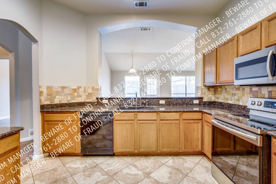 House for rent at 905 Chestnut Ave, Burleson, TX 76028
