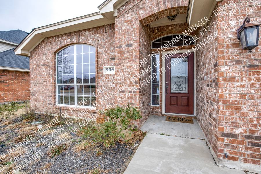 House for rent at 905 Chestnut Ave, Burleson, TX 76028