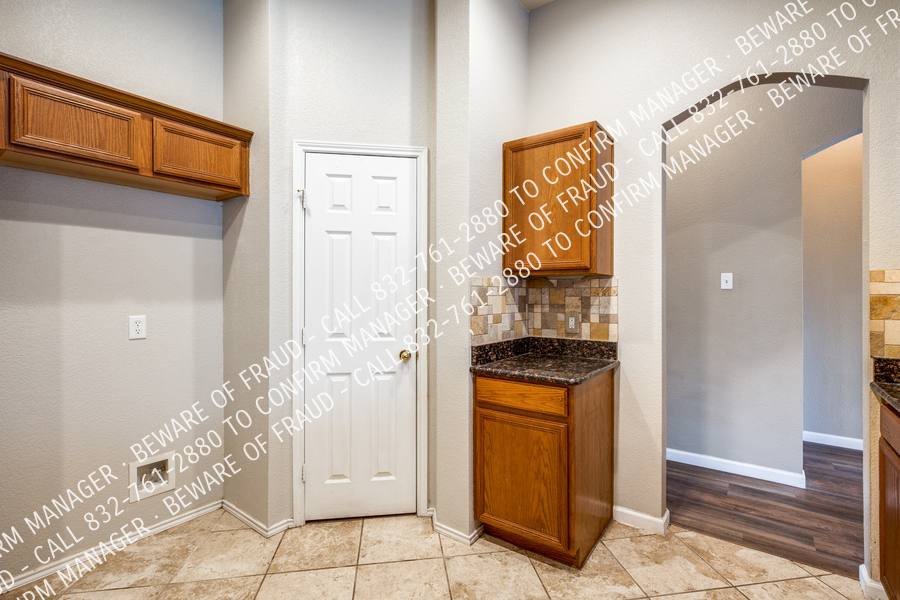 House for rent at 905 Chestnut Ave, Burleson, TX 76028