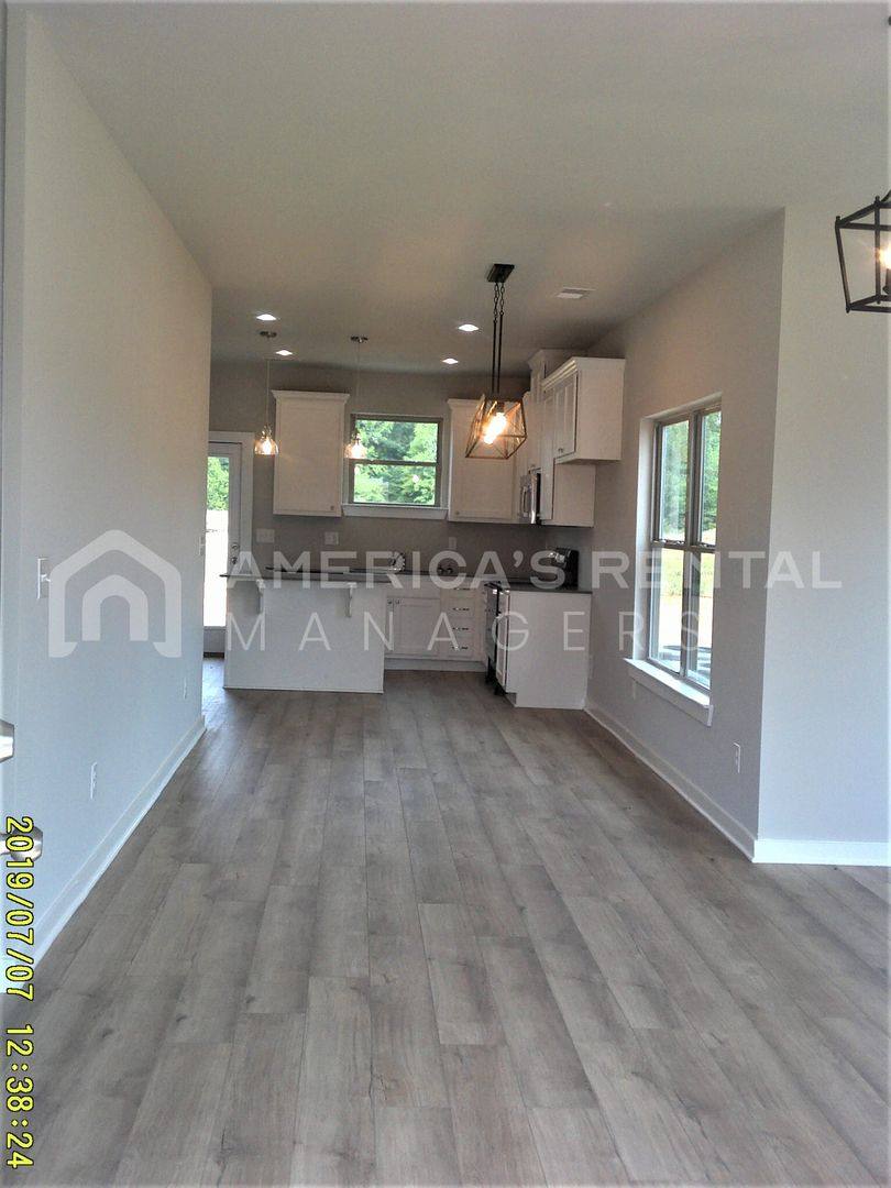 House for rent at 102 Edisto Circle, Meridianville, AL 35759