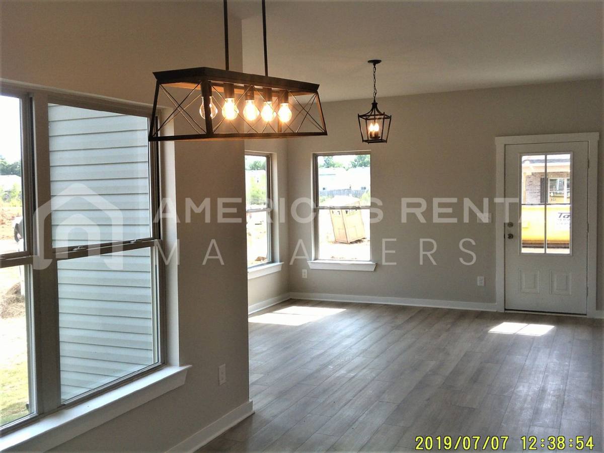 House for rent at 102 Edisto Circle, Meridianville, AL 35759