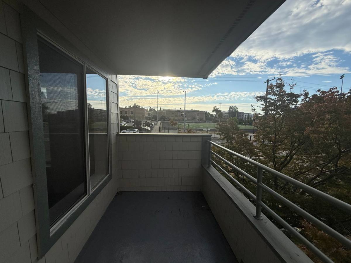 Apartment for rent at 6700 Roosevelt Way NE, Seattle, WA 98115