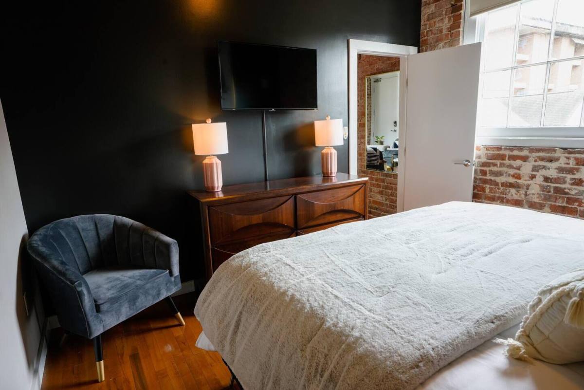 Apartment for rent at 709 Jackson #202, New Orleans, LA 70130