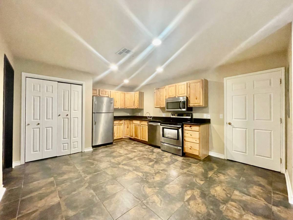 Townhouse for rent at 525 W Hutchison - A, San Marcos, TX 78666