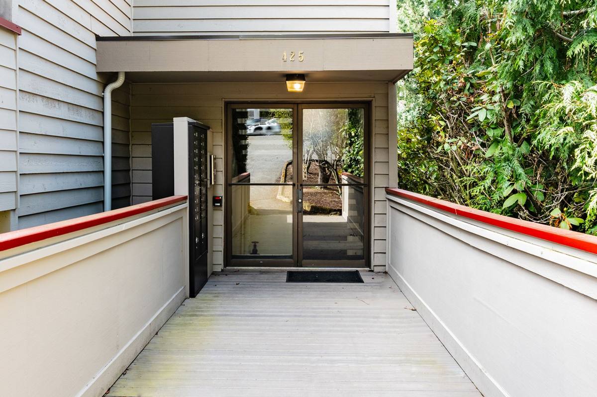 Apartment for rent at 425 Y SE, Bellevue, WA 98004