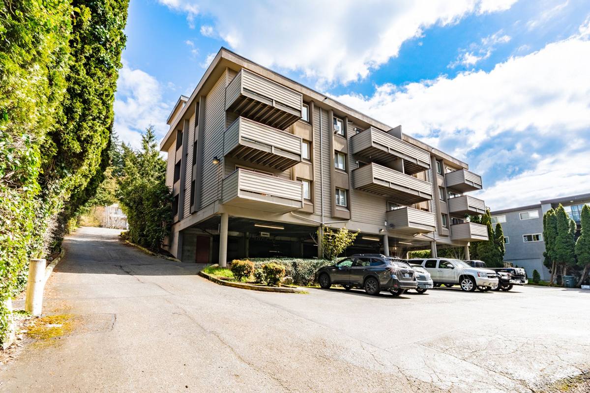 Apartment for rent at 425 Y SE, Bellevue, WA 98004