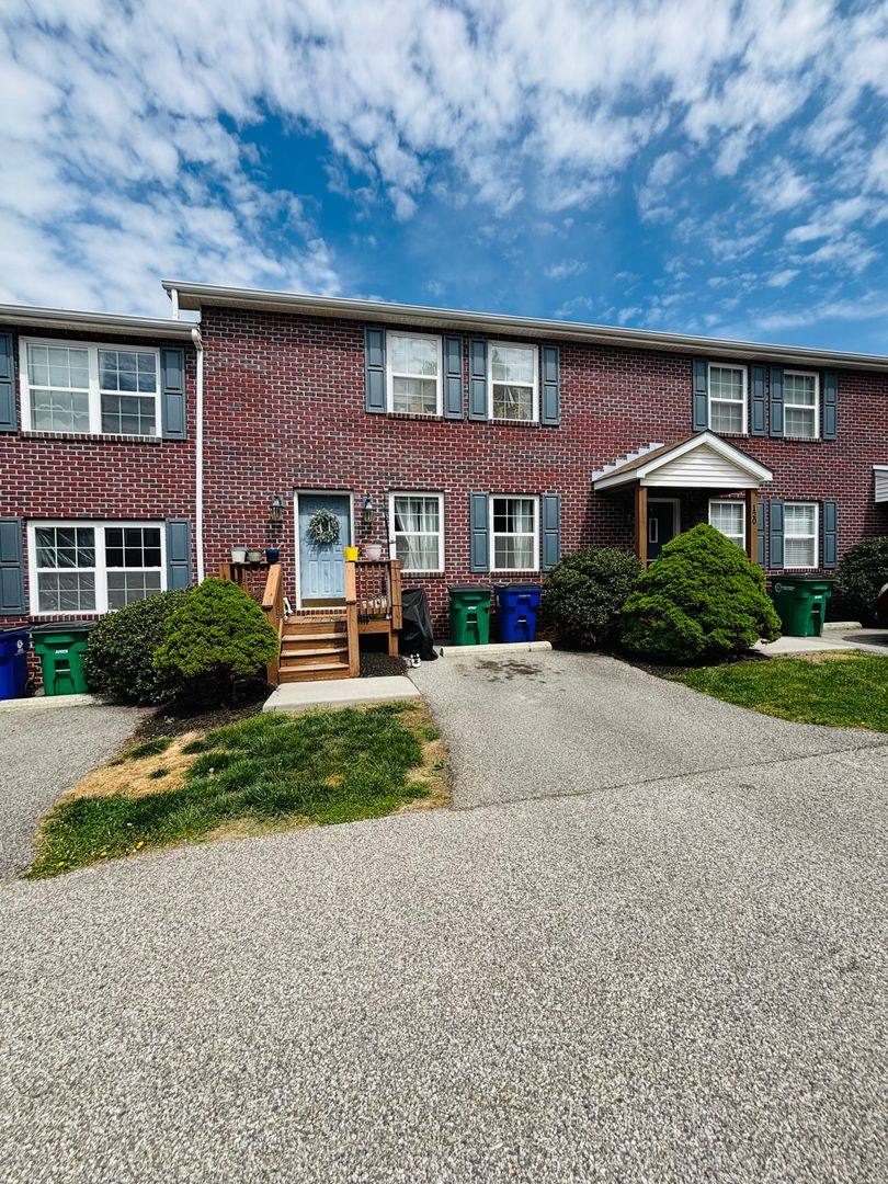 Townhouse for rent at 130 Hunter's Ridge, Christiansburg, VA 24073