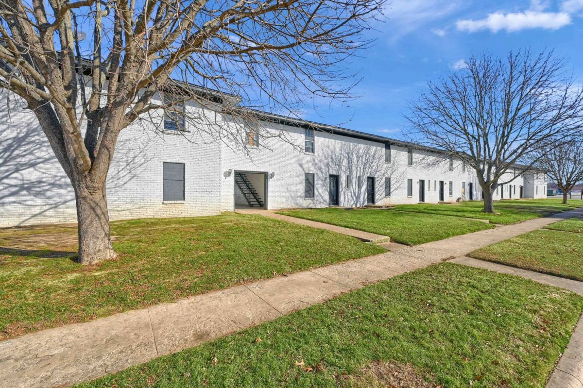 Townhouse for rent at 221 Archer Circle, Sherman, TX 75092