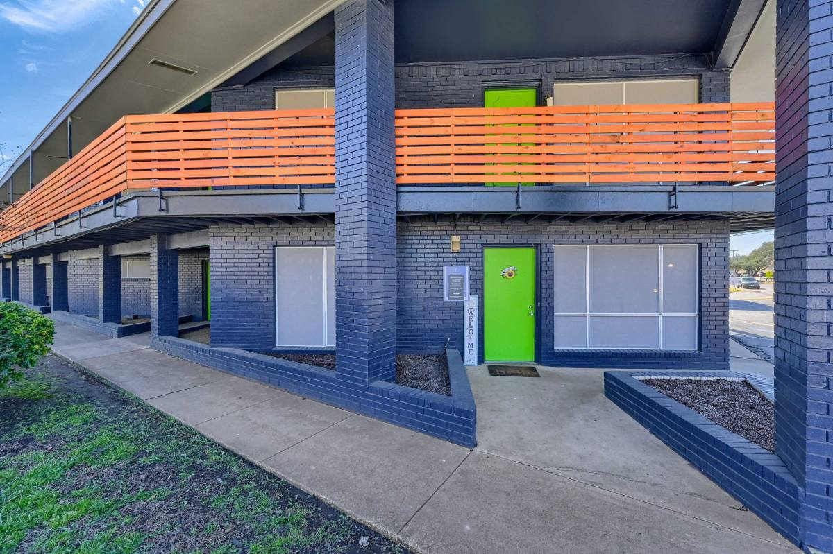 Apartment for rent at 3200 W Walnut St, Garland, TX 75042