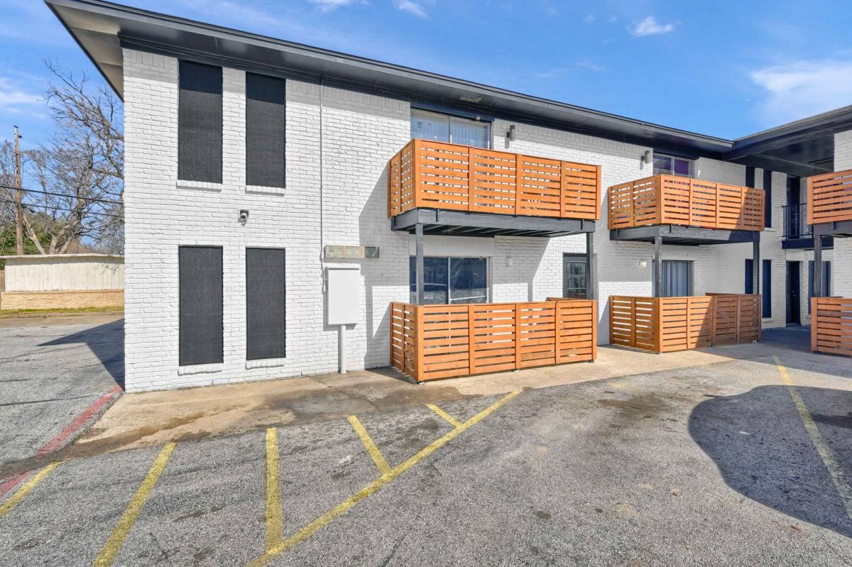Apartment for rent at 1920 W Shields Dr, Sherman, TX 75092