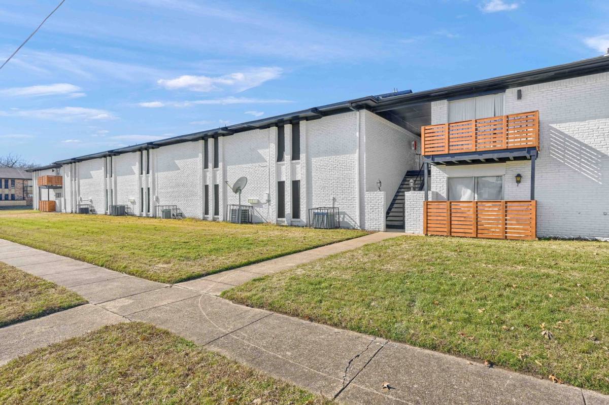 Apartment for rent at 1920 W Shields Dr, Sherman, TX 75092