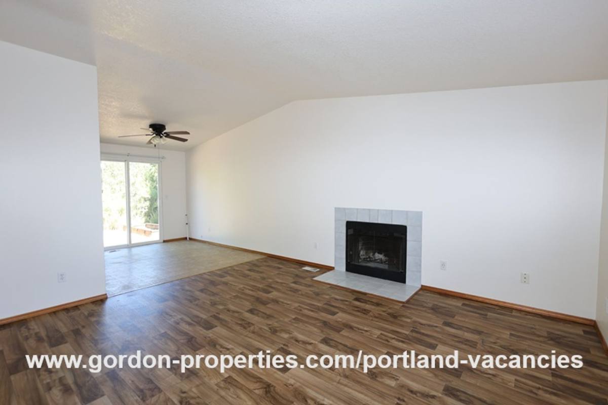 House for rent at 9641 SE Schiller St, Portland, OR 97266