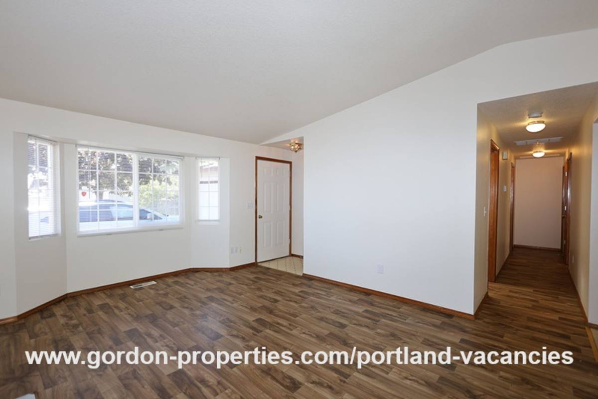 House for rent at 9641 SE Schiller St, Portland, OR 97266