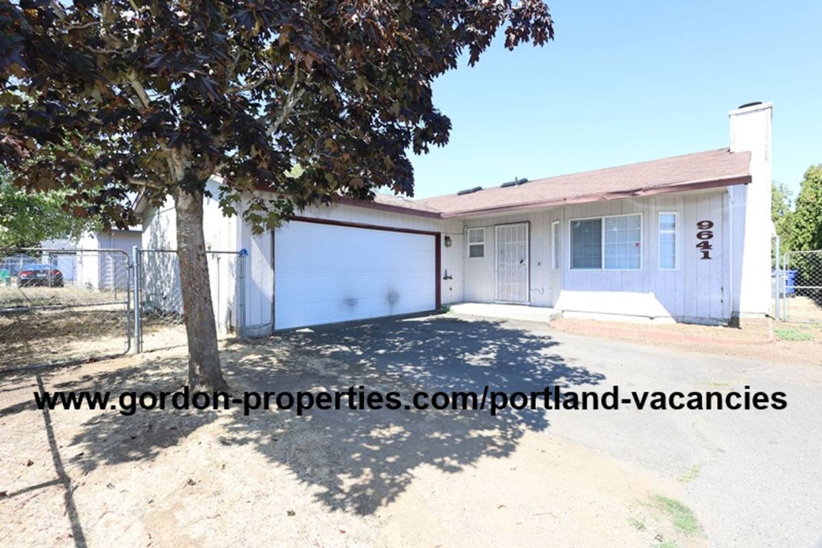 House for rent at 9641 SE Schiller St, Portland, OR 97266