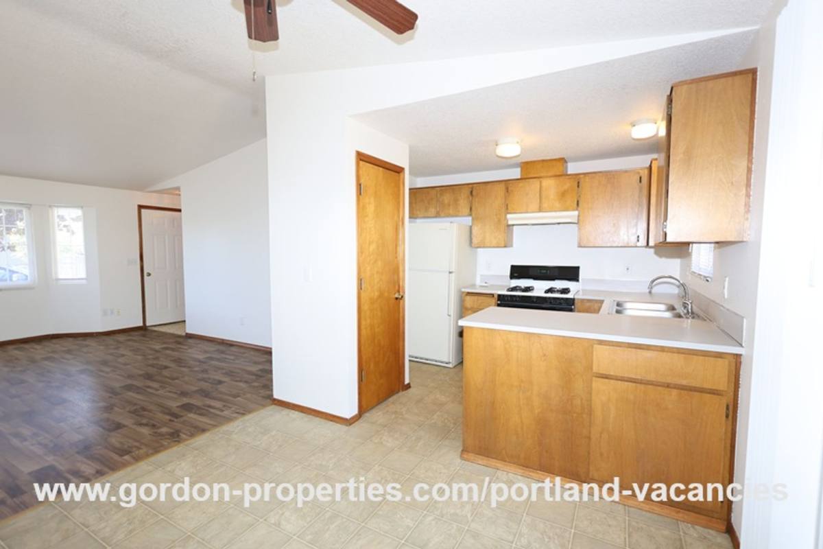 House for rent at 9641 SE Schiller St, Portland, OR 97266