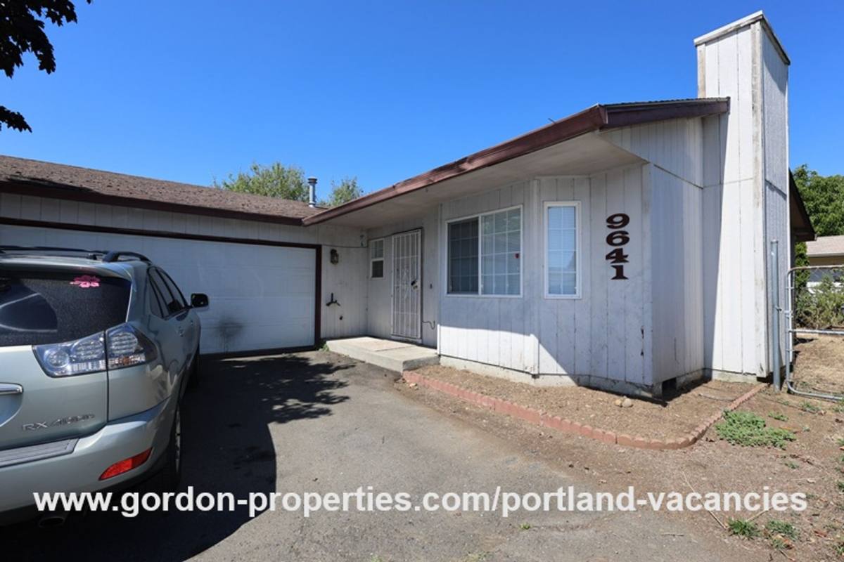House for rent at 9641 SE Schiller St, Portland, OR 97266