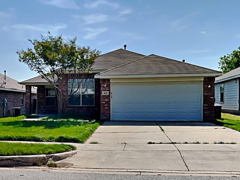 House for rent at 645 Chalk Knoll Rd, Fort Worth, TX 76108