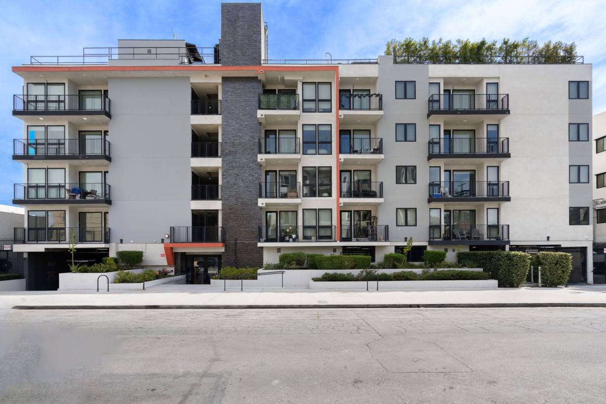 Apartment for rent at 5550 Bonner Ave, North Hollywood, CA 91601