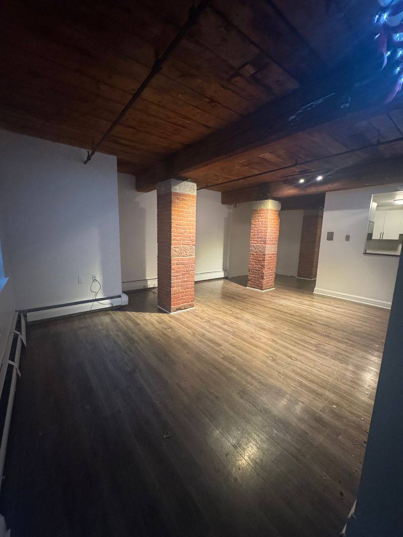 Apartment for rent at 15 Taylor St, Springfield, MA 01103