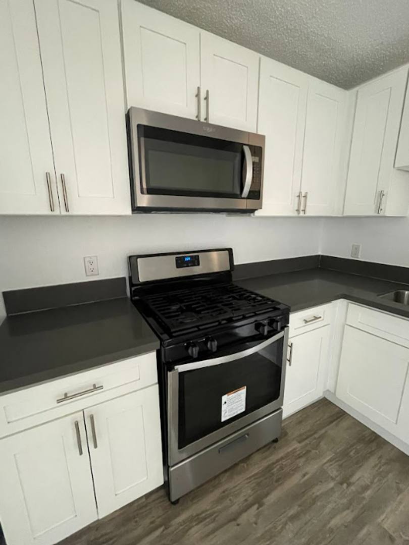 Apartment for rent at 5940 San Fernando Rd, Glendale, CA 91202