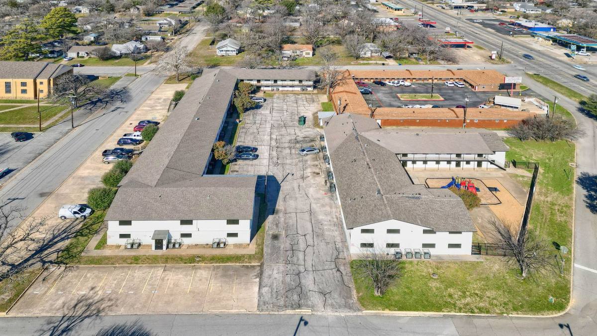 Apartment for rent at 1527 S Austin, Denison, TX 75020