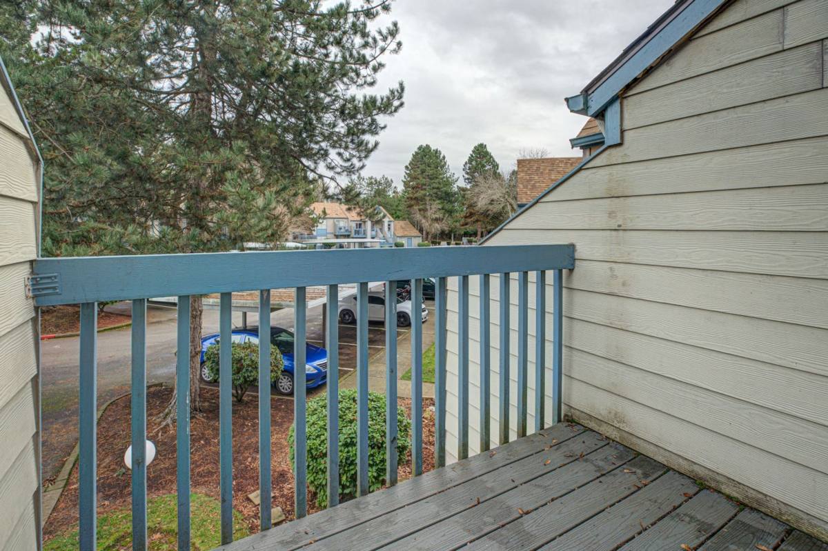 Apartment for rent at 5535 Woodside Dr SE, Salem, OR 97306