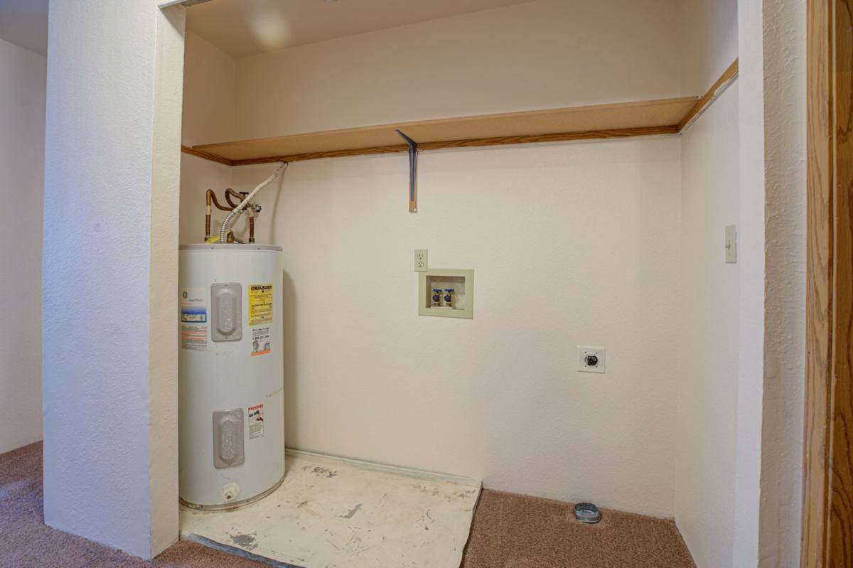 Apartment for rent at 5535 Woodside Dr SE, Salem, OR 97306
