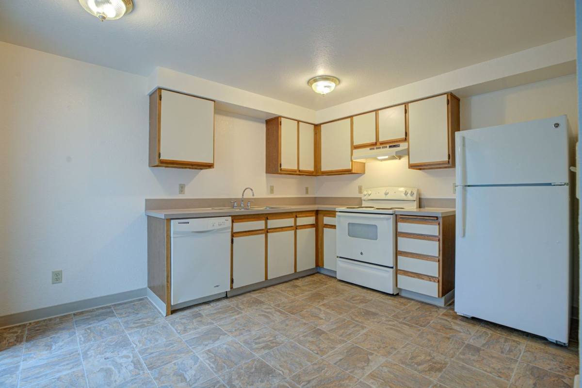 Apartment for rent at 5535 Woodside Dr SE, Salem, OR 97306