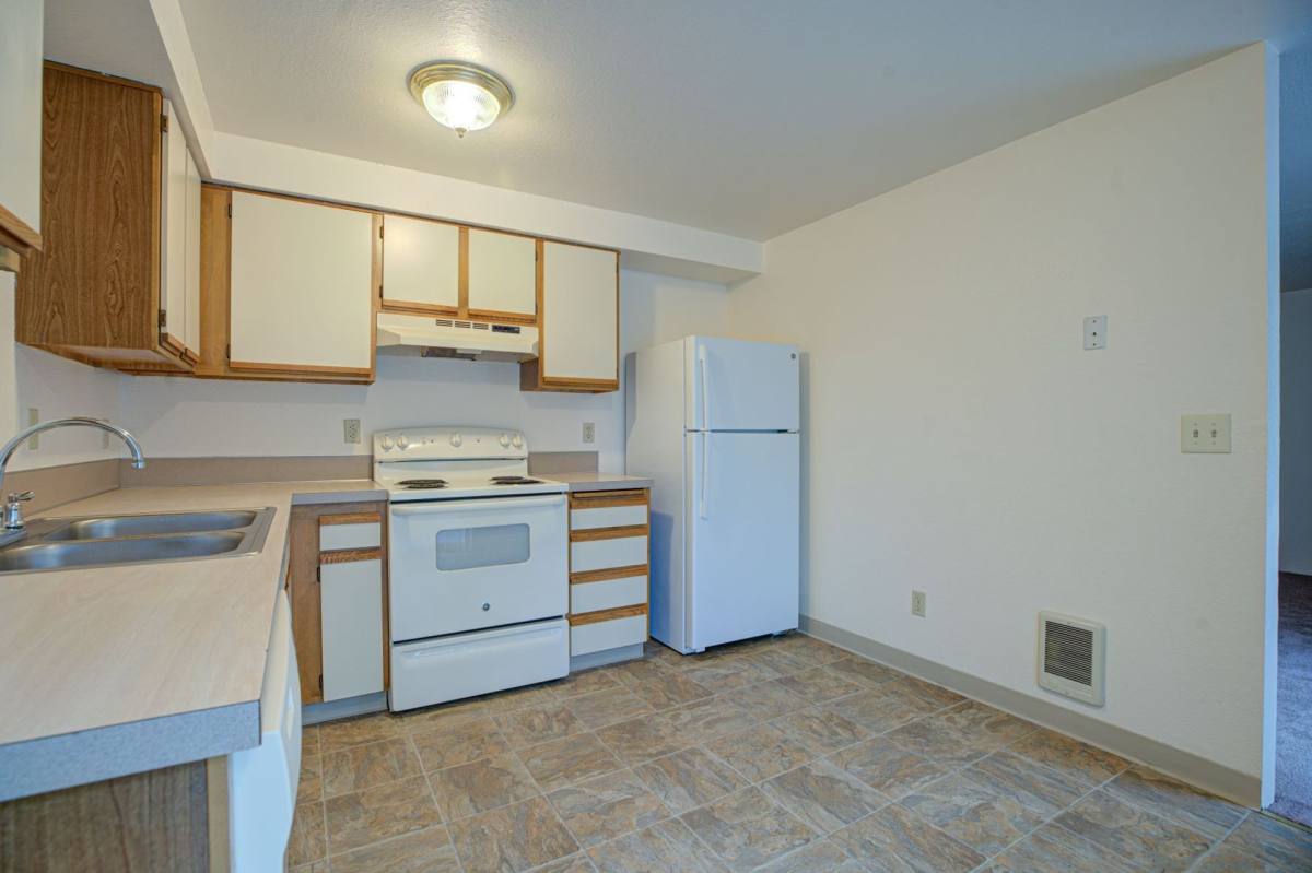 Apartment for rent at 5535 Woodside Dr SE, Salem, OR 97306