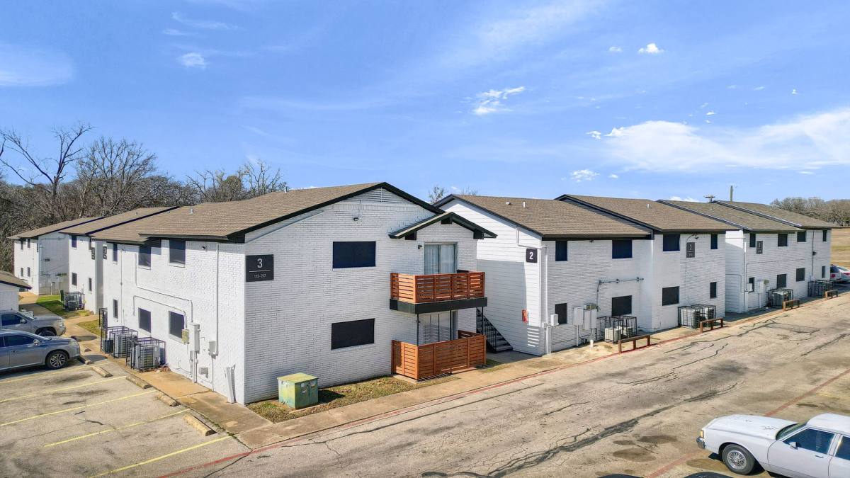 Apartment for rent at 2824 W Crawford St, Denison, TX 75020
