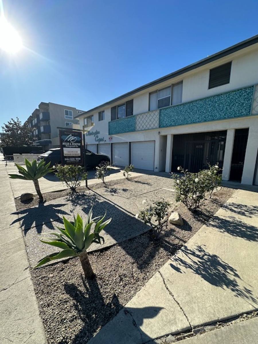 Apartment for rent at 3747 Clarington Ave, Los Angeles, CA 90034