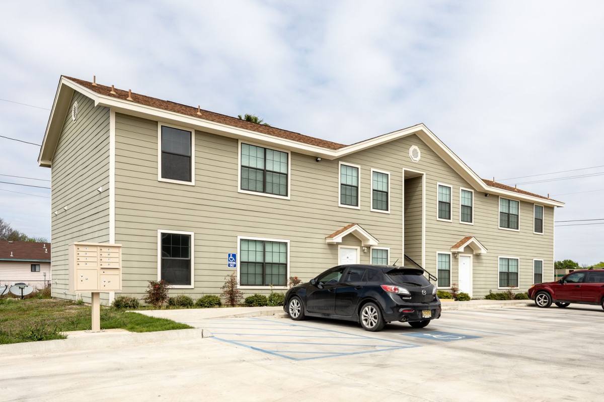 Apartment for rent at 1305 Kings Way, Del Rio, TX 78840