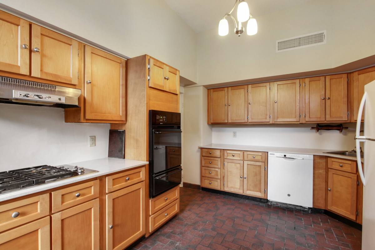 Apartment for rent at 810 Pine St, New Orleans, LA 70118