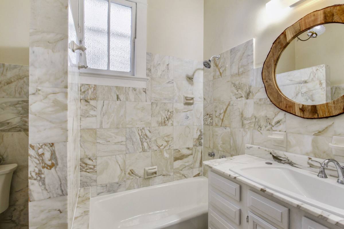 Apartment for rent at 810 Pine St, New Orleans, LA 70118