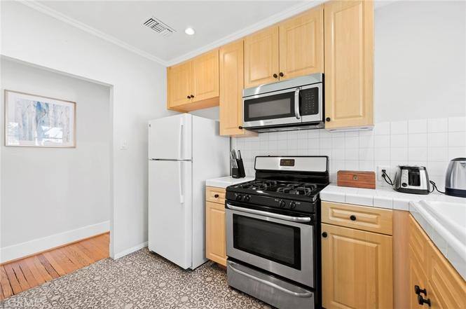 Townhouse for rent at 1336 Tamarind Ave, Los Angeles, CA 90028