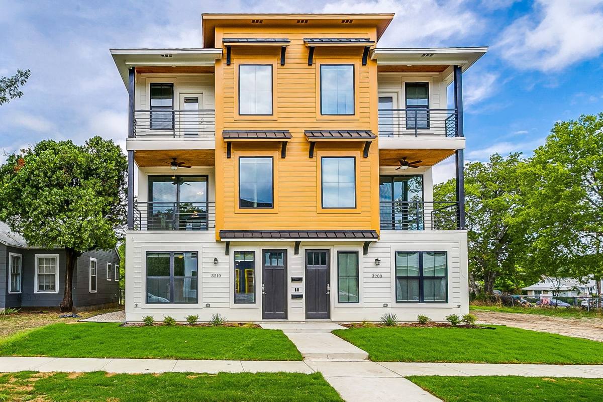 Apartment for rent at 3210 Forest Park Blvd, Fort Worth, TX 76110