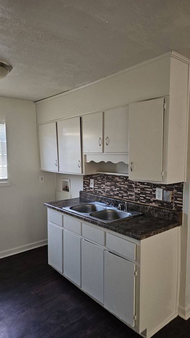 Apartment for rent at 2709 Ave E, Birmingham, AL 35218