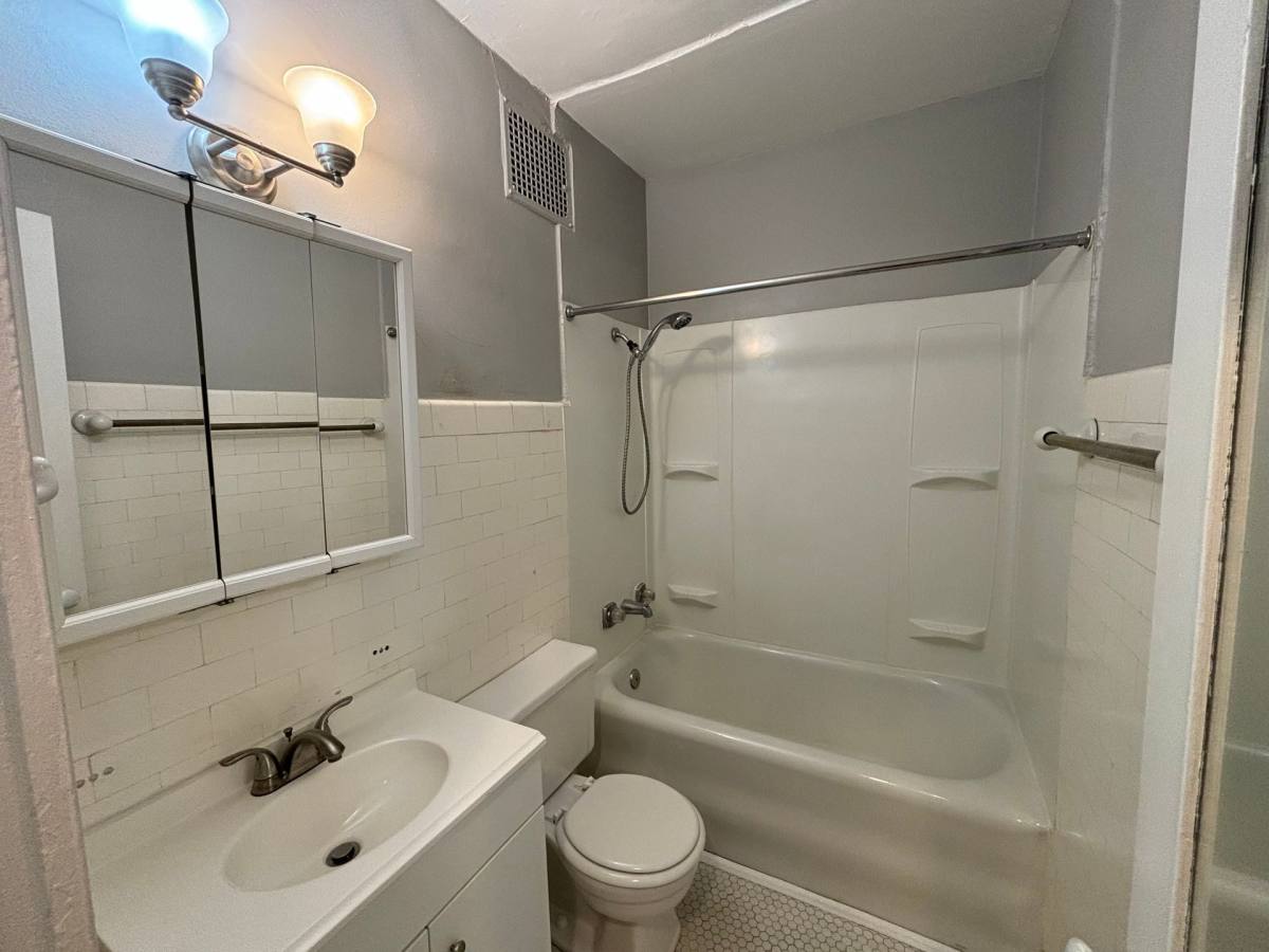 Apartment for rent at 3323 Ingersoll Ave, Des Moines, IA 50312