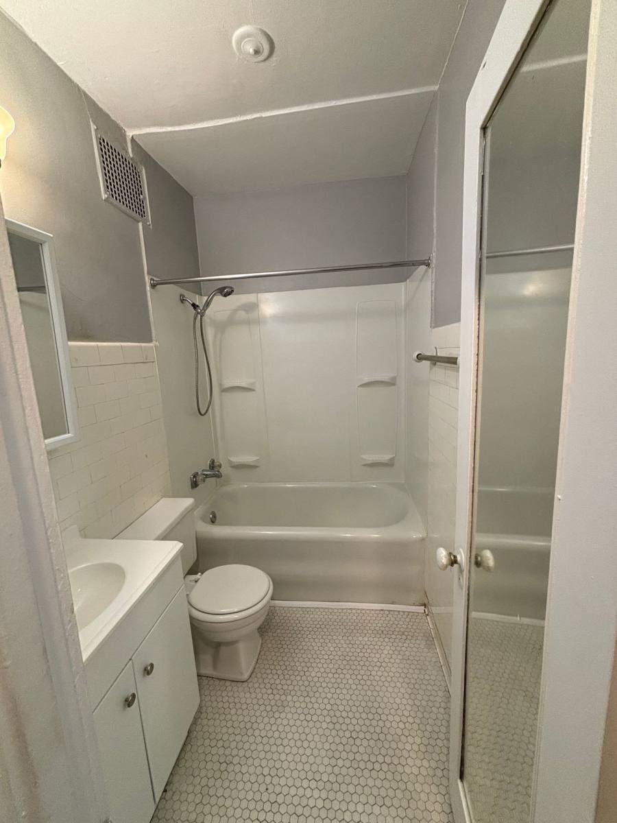 Apartment for rent at 3323 Ingersoll Ave, Des Moines, IA 50312