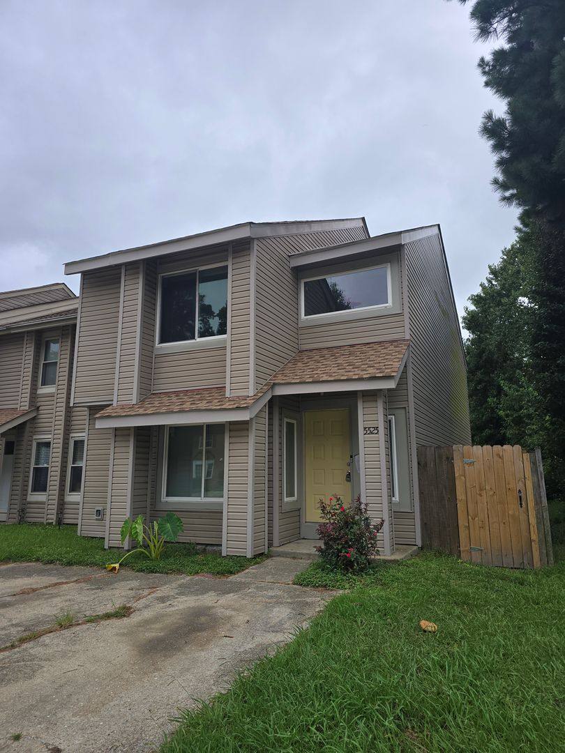 Townhouse for rent at 5525 Campus Dr, Virginia Beach, VA 23462