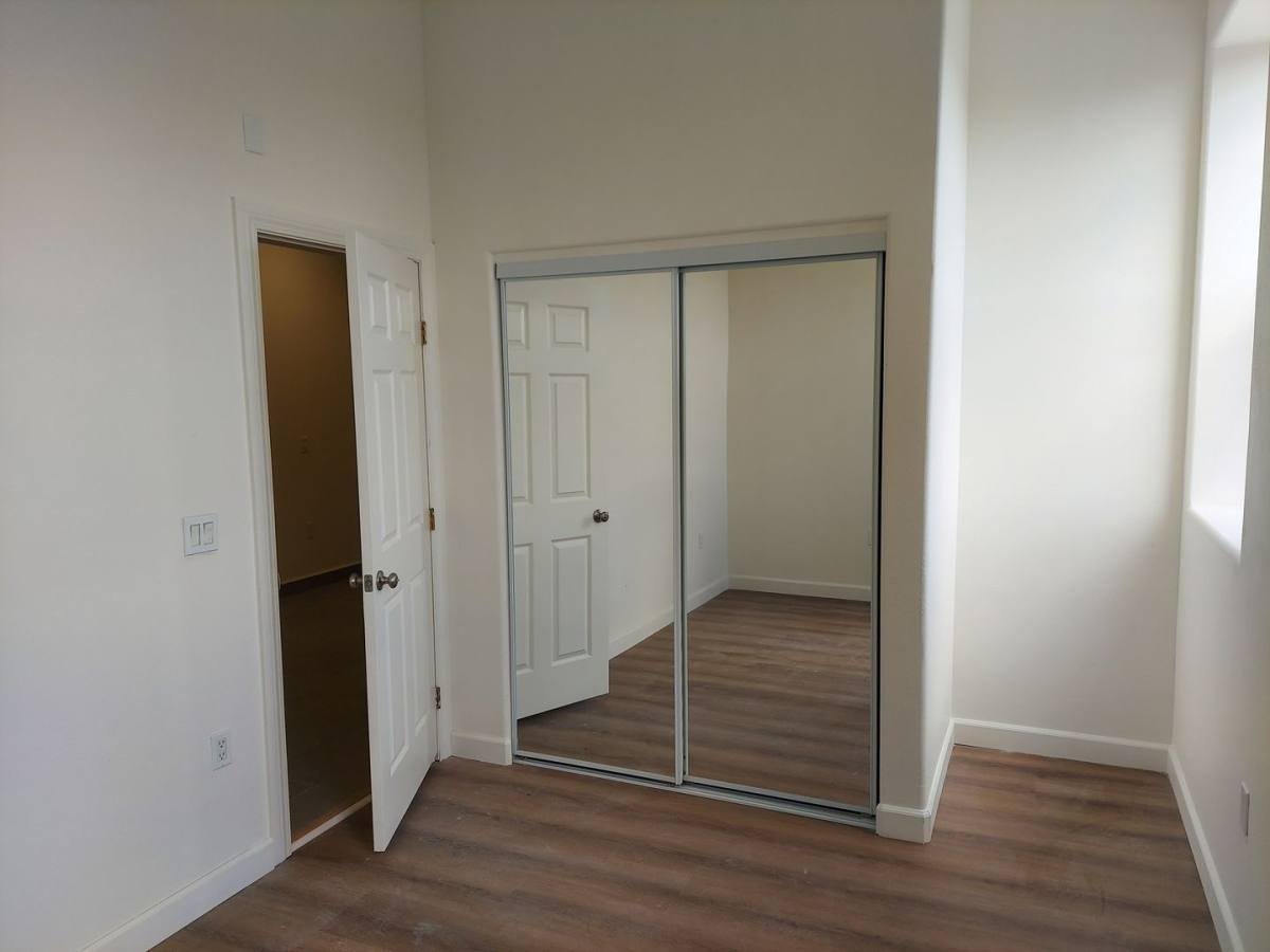 Apartment for rent at 1325 Venice Blvd, Los Angeles, CA 90006