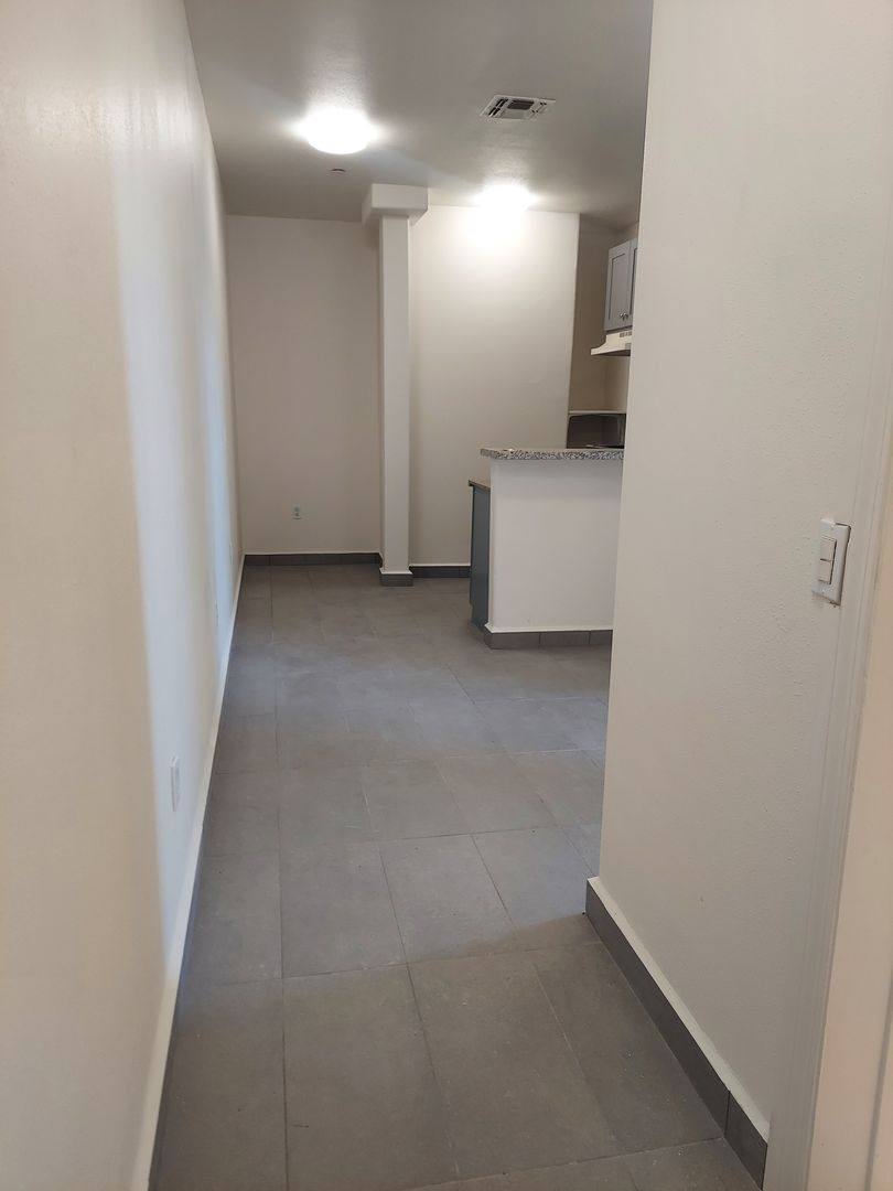 Apartment for rent at 1325 Venice Blvd, Los Angeles, CA 90006