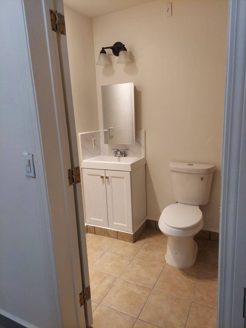 Apartment for rent at 1325 Venice Blvd, Los Angeles, CA 90006