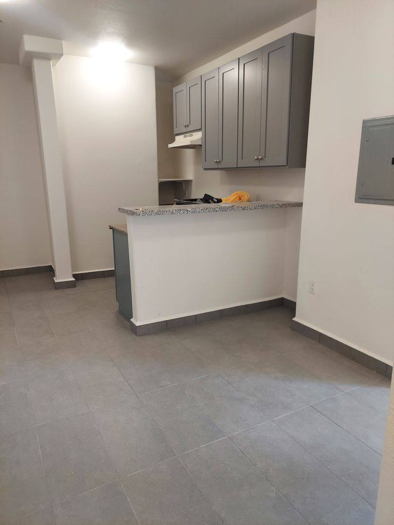 Apartment for rent at 1325 Venice Blvd, Los Angeles, CA 90006