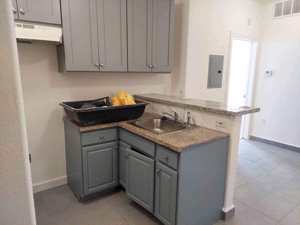 Apartment for rent at 1325 Venice Blvd, Los Angeles, CA 90006