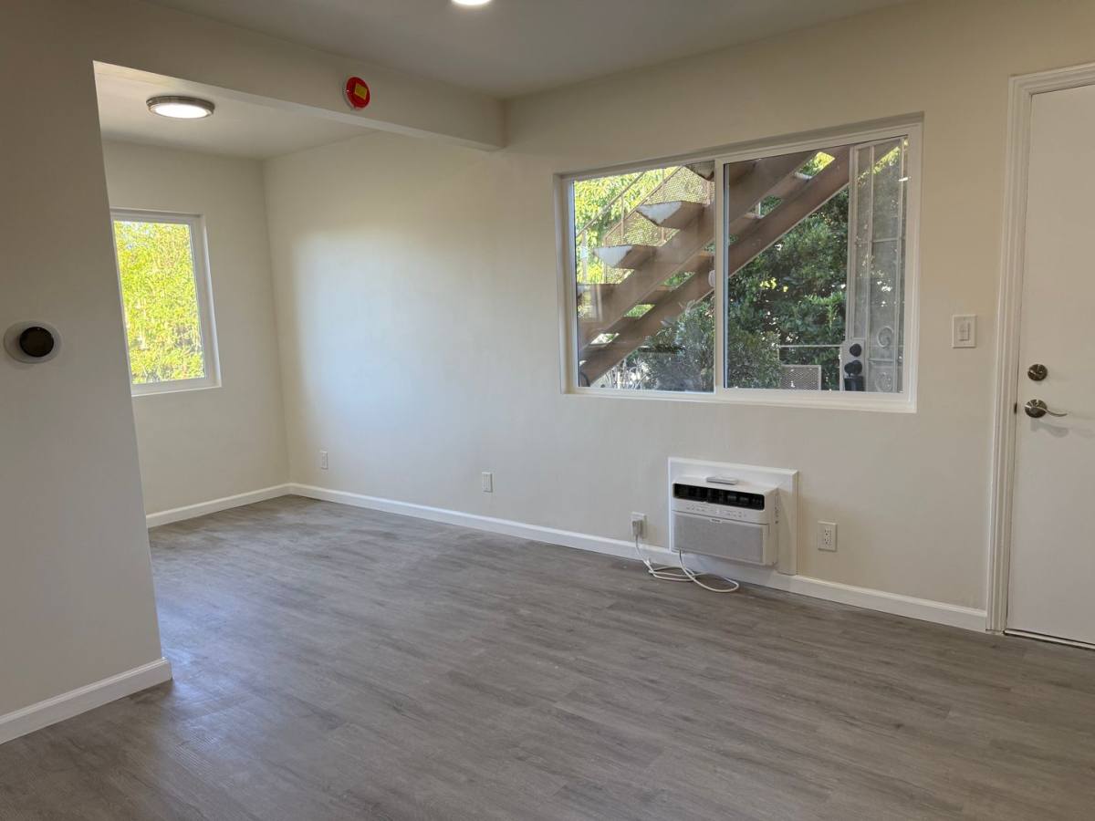Apartment for rent at 1371 Hilda Ave, Glendale, CA 91205