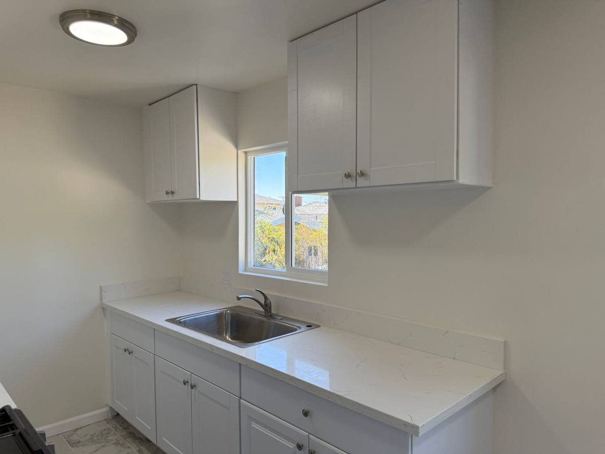 Apartment for rent at 1371 Hilda Ave, Glendale, CA 91205